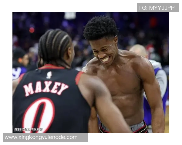 埃奇库姆倒地抢断展现速度76人迅速暂停保护球权 埃奇库姆倒地抢断展现速度76人迅速暂停保护球权