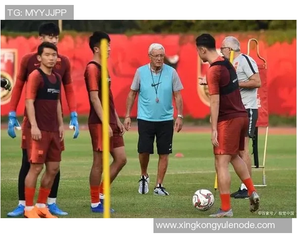 拜仁新款热身服色彩斑斓引发球迷热议纷纷吐槽设计失误