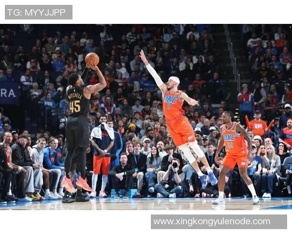 米切尔首节表现平平9分钟仅得5分3助后程发力成关键